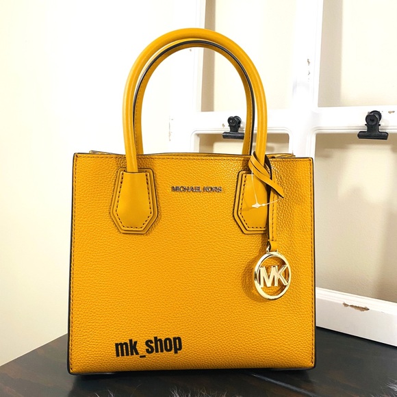 Michael Kors Handbags - Michael Kors Mercer Medium Messenger Crossbody